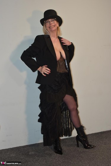 Barby Slut In Corset And Top Hat 2