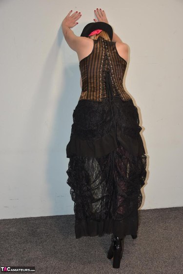 Barby Slut In Corset And Top Hat 8