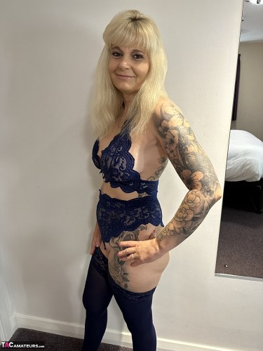 Inked Milf In Matching Top And Bottoms With Stockings And Heels 2