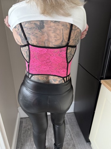 Inked Milf In Pink 5