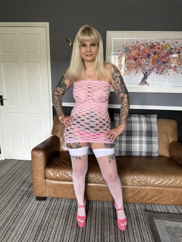 Inked Milf Pretty In Pink 1