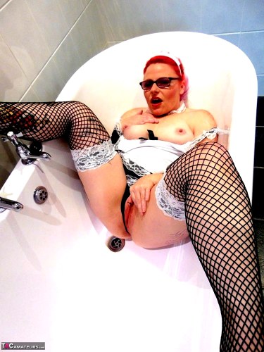 Naughty Maid In The Bath 10