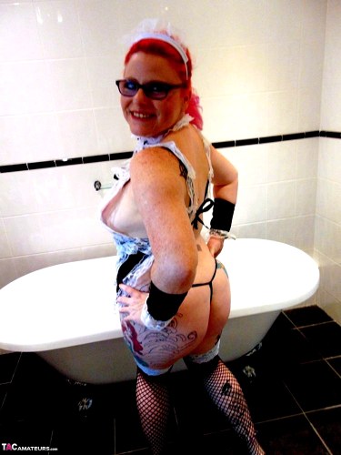 Naughty Maid In The Bath 4