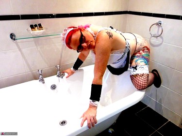 Naughty Maid In The Bath 6