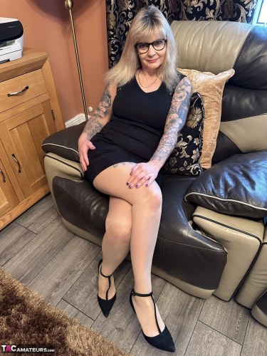 Peeling Off This Sexy Little Black Dress 3