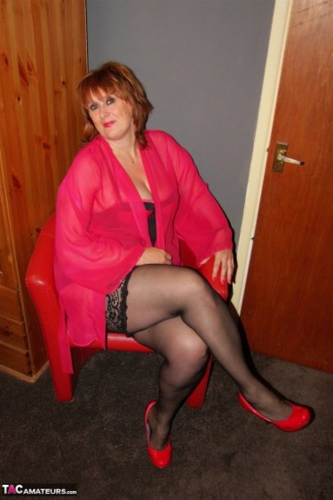 Roxy Maidstone Shows Off Her Amazing Tits 7