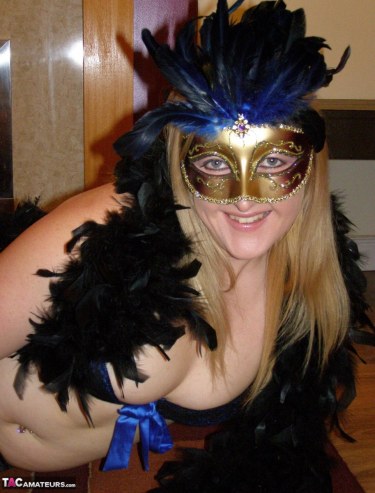 Samantha Housewife At Home 1