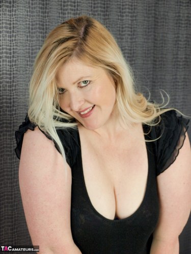 Samantha In Chaise Blonde 2