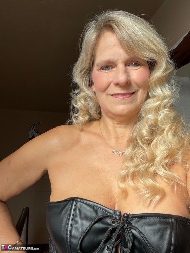 Sweet Susi In Stockings And Boots 1