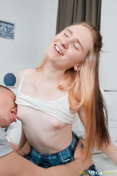 Spicy Relaxation In Comfy Bed 5