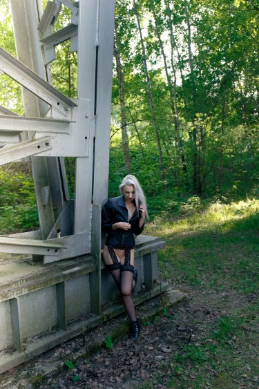 Adelina White In Pause 2