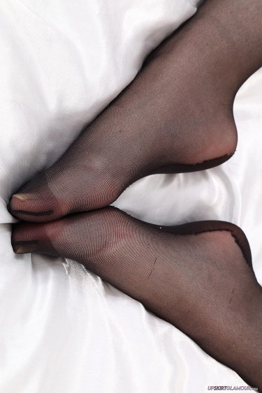 Seductive Foot Fetish Tease With Lottii Rose 4