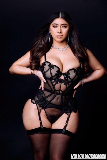 Bodyguard With Violet Myers And Maximo Garcia 1