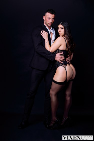 Bodyguard With Violet Myers And Maximo Garcia 12