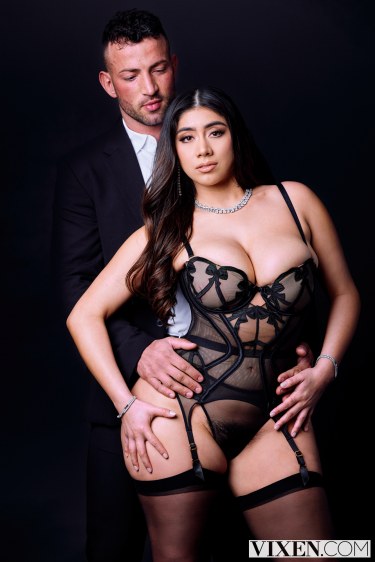 Bodyguard With Violet Myers And Maximo Garcia 15