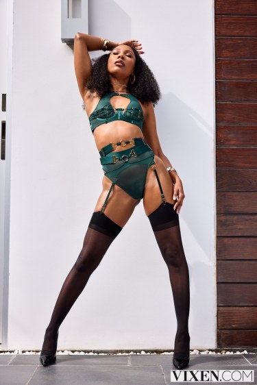 Curly Lingerie Babe Olivia Jay 1