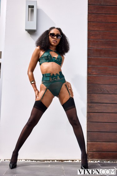 Curly Lingerie Babe Olivia Jay 10