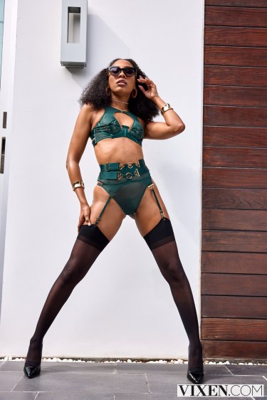 Curly Lingerie Babe Olivia Jay 11