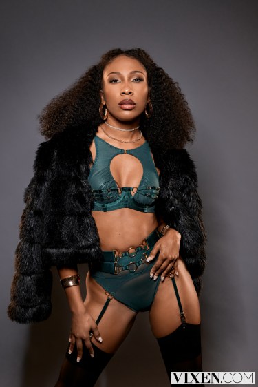 Curly Lingerie Babe Olivia Jay 14