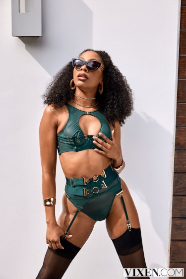 Curly Lingerie Babe Olivia Jay 9