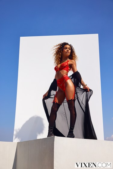 Curly Lingerie Beauty Scarlit Scandal 4