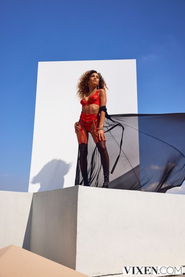 Curly Lingerie Beauty Scarlit Scandal 5