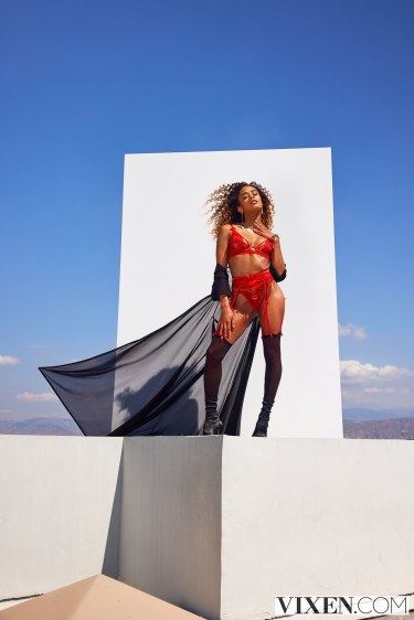 Curly Lingerie Beauty Scarlit Scandal 6