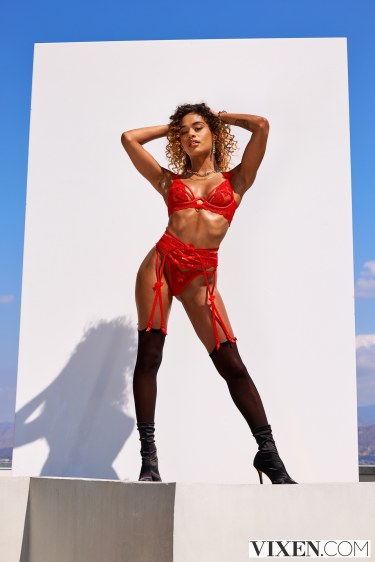 Curly Lingerie Beauty Scarlit Scandal 8