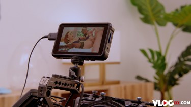 Alexis Crystal Happily Receives A Facial While On Her Knees 5