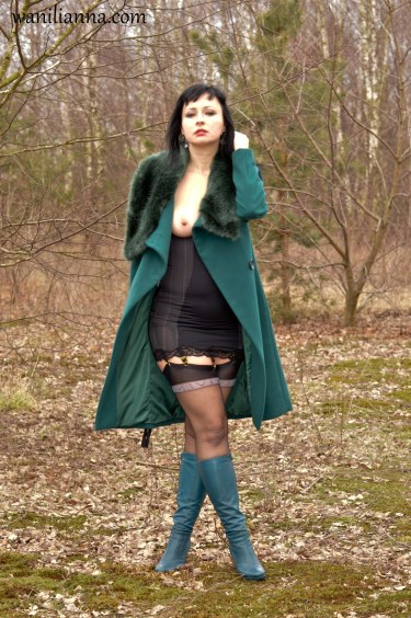 Wanilianna Flashes Outdoors 2