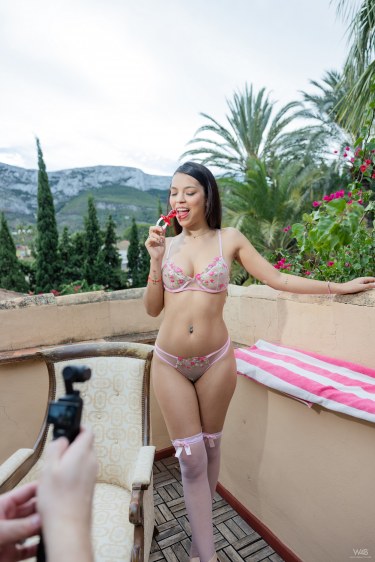 Chupa Mis Caramelos Starring Sky Moon 3