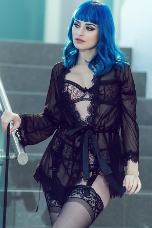 Jewelz Blu Masturbates On Stairs